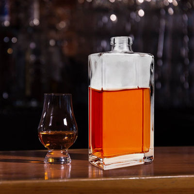 500 ml hoog vierkant helder glasfles voor frisdrank Custom Cork Vodka Whiskey Brandy Fles