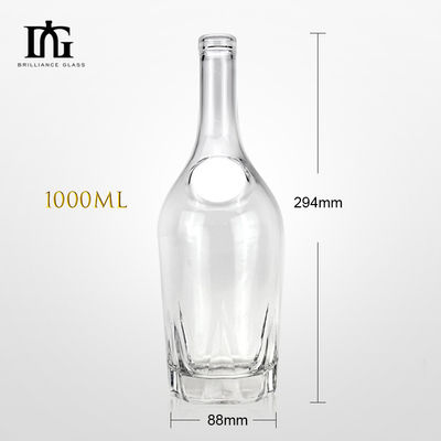 Graveren van glasflessen voor whisky in verschillende capaciteiten