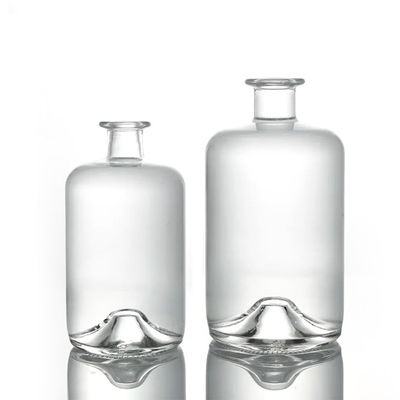 Glasfles voor gedistilleerde dranken met een aangepaste capaciteit Tequila Vodka Brandy Whisky Rum Gin Liquor 500ml/700ml/750ml
