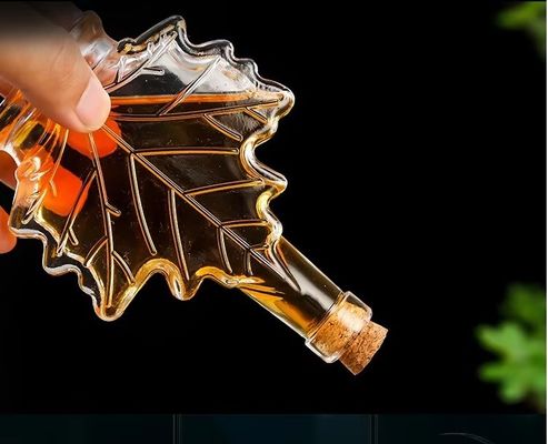 Persoonlijke kleur Industriële glazen drankfles met vorm van esdoornblad 50 ml 100 ml 250 ml