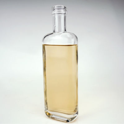 700 ml helder plat vierkant glas Vodka Whisky fles met schroefdop en gegraveerd logo