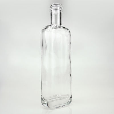 700 ml helder plat vierkant glas Vodka Whisky fles met schroefdop en gegraveerd logo