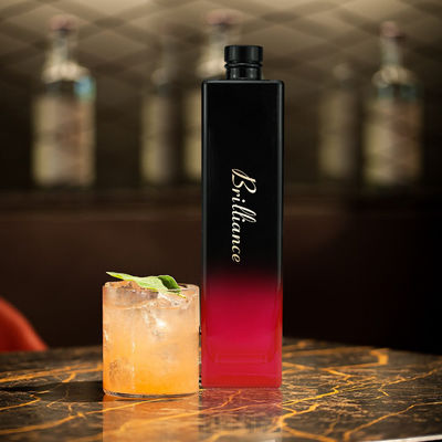 700ml/750ml Vierkant Vodka Fles Eind Kristallen Glas Custom Logo en Spray Kleur Proces