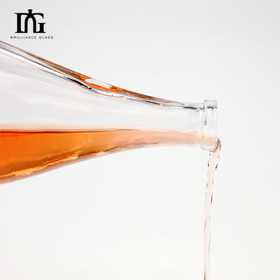 Graverende oppervlakte Handeling Leeg Soda Drink Juice Glasfles voor eind Mineraalwater
