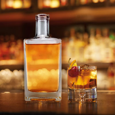Aanvaardbaar OEM/ODM 700 ml vierkantvormige glazen fles voor Whisky Gin Vodka Spirit Choice