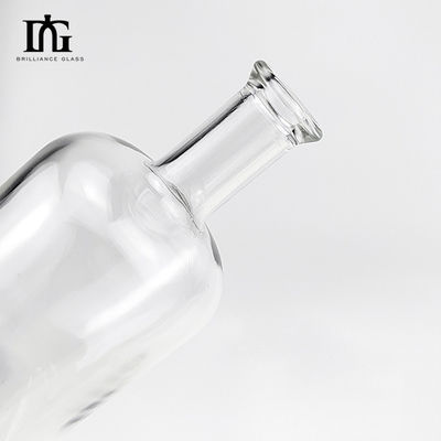 WISKY 750 ml heldere flintglasfles met klassiek rond ontwerp en glazen kraag