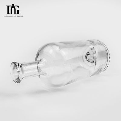 WISKY 750 ml heldere flintglasfles met klassiek rond ontwerp en glazen kraag