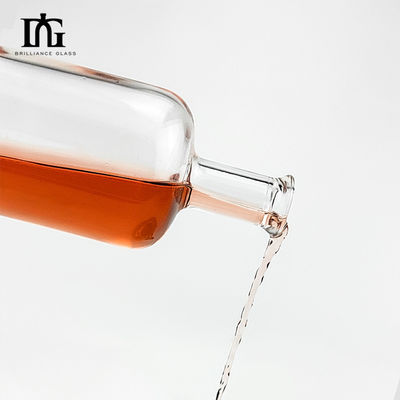 WISKY 750 ml heldere flintglasfles met klassiek rond ontwerp en glazen kraag