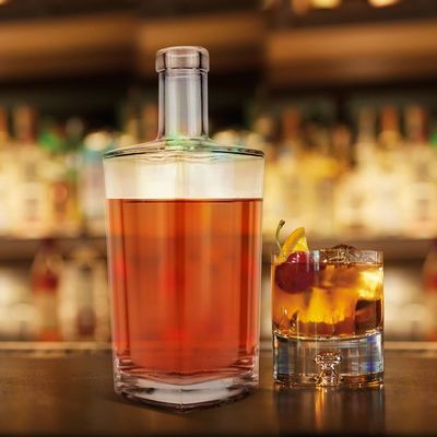 750 ml heldere rode wijn whiskey glazen fles met kurk voor OEM / ODM aanvaardbaar en ontwerp