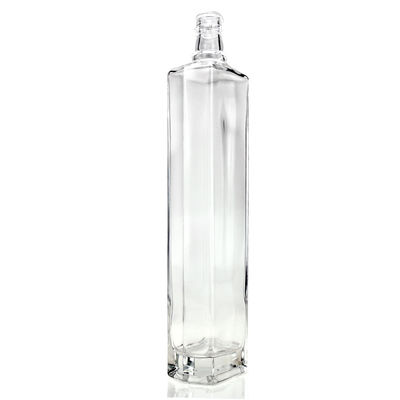 Acceptabel klant logo glazen fles in de vorm van een driehoek 650 ml drank whisky met kurk