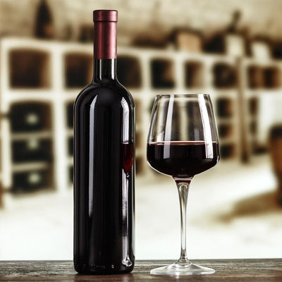 750 ml 700 ml rode wijn glasfles met krimpfilm en gegraveerde oppervlakte handhaving op glas