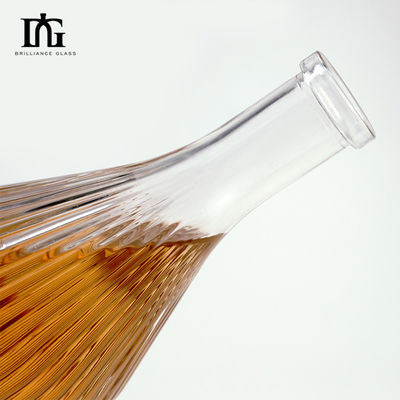 Gekleurde 450 ml/700 ml/750 ml glazen fles voor de presentatie van commerciële drank in helder