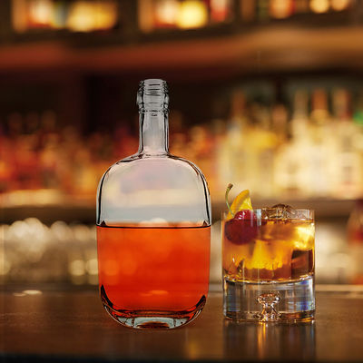 500 ml doorzichtige vodka glasfles met verzegelde kurk en graverend oppervlak