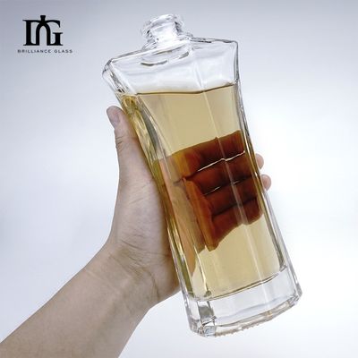 Whiskey Vodka Glasfles 500 ml 750 ml met een unieke vorm en een kurkkap