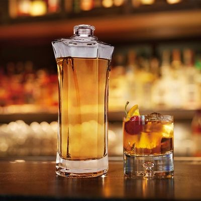 Whiskey Vodka Glasfles 500 ml 750 ml met een unieke vorm en een kurkkap