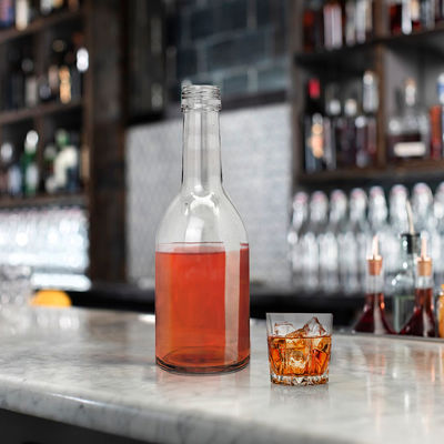 Vrije steekproef aanvaardbaar OEM/ODM 750 ml glazen wijnfles met ontwerp en kurkstop