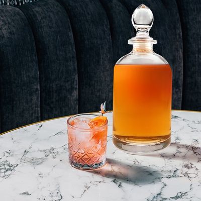 500 ml heldere glazen fles met een kurk gegraveerde oppervlakte