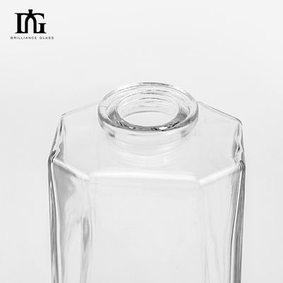 Op maat gemaakt uniek ontwerp 500 ml fles gegraveerde driehoek tequila glazen fles met deksel
