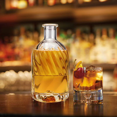 Glas 750 ml Rum Gin fles met dikke bodem en kurkdop