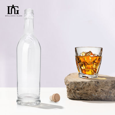 Matte zwarte glasflessen voor gedistilleerde dranken 500 ml capaciteit en aanvaardbaar aangepast logo