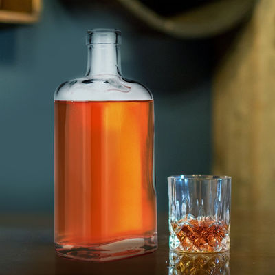 Gepersonaliseerd logo 700 ml vierkant glasfles ideaal voor whisky brandy gin vodka en meer