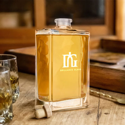 OEM/ODM Acceptabel 500 ml glazen whiskyfles met deksel