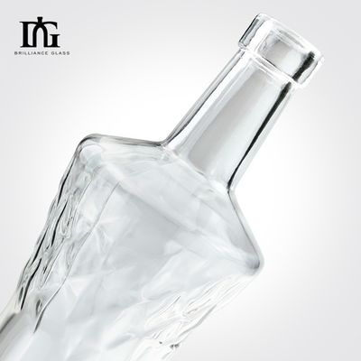 Duidelijke lege brandy whisky rum gin drank wijn glas drank flessen met kurk