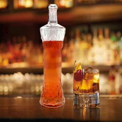 Duidelijke lege brandy whisky rum gin drank wijn glas drank flessen met kurk