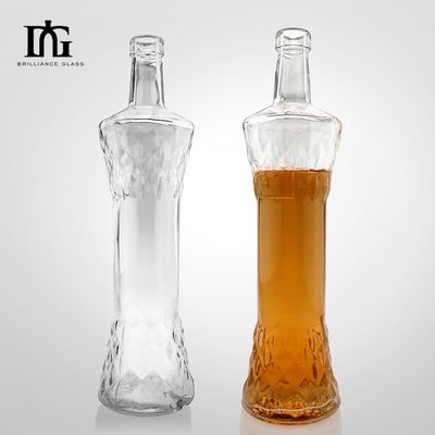 Duidelijke lege brandy whisky rum gin drank wijn glas drank flessen met kurk