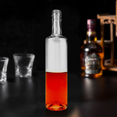 Leeg, helder, rond 750 ml glazen fles voor wodka, drank, tequila, mezcal