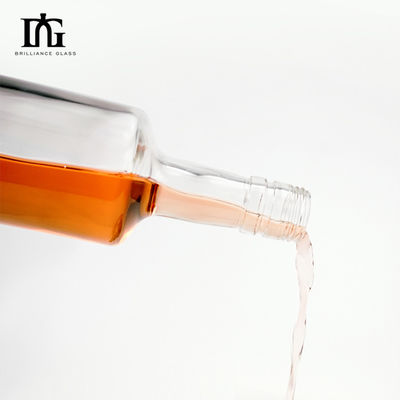 Leeg, helder, rond 750 ml glazen fles voor wodka, drank, tequila, mezcal